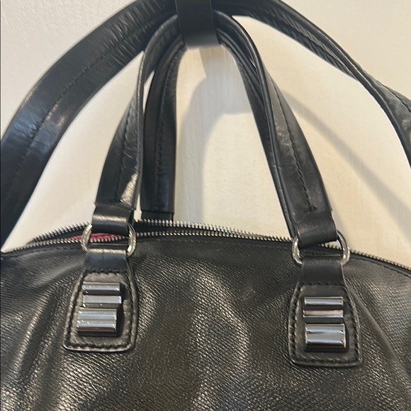 Tous Elegant Black Leather Handbag - Picture 2 of 13